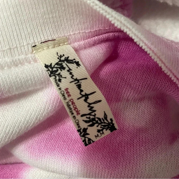 Free People Kelly Washed Tie Dye Sweatshirt Pink Grey Fuzzy Size Medium NWT - Picture 7 of 8